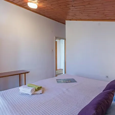 3 Bedroom Beautiful In 펜션 풀라
