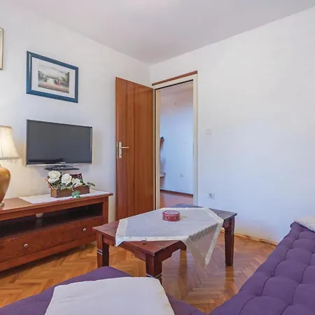 Дом отдыха 3 Bedroom Beautiful Home In Pula Пула