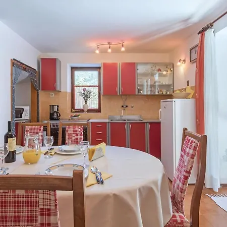 Holiday Home Pula Pomer Ferienhaus