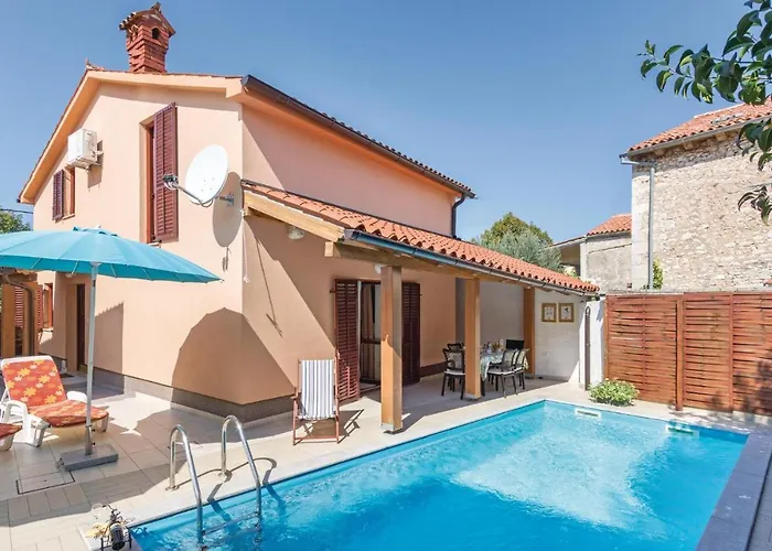 Дом отдыха Holiday Home Pula Pomer Пула