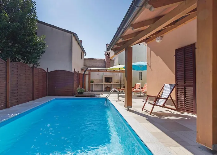 Дом отдыха Holiday Home Pula Pomer Пула